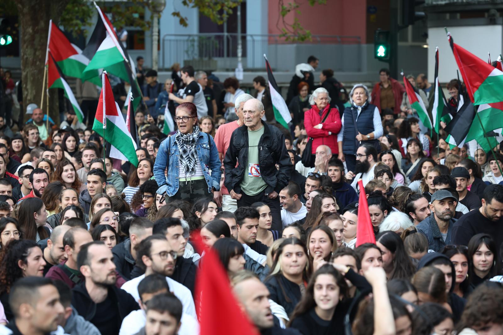 Sentada por Palestina en la entrada a San Sebastián
