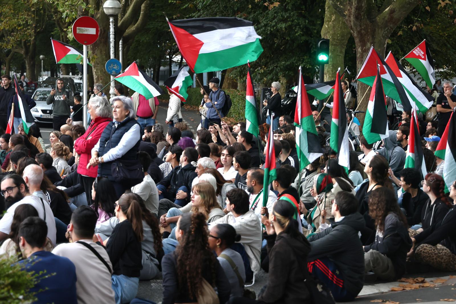 Sentada por Palestina en la entrada a San Sebastián