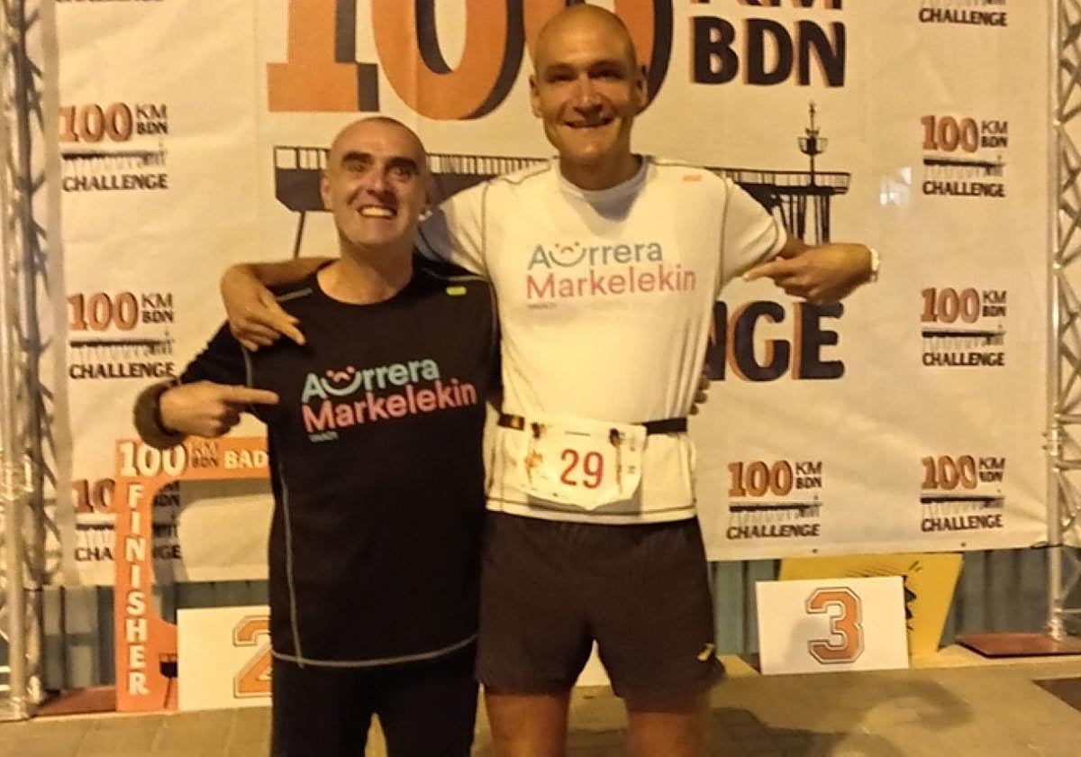 Xabi Salillas junto a Marc Giron, ganador de los 100 kilómetros.