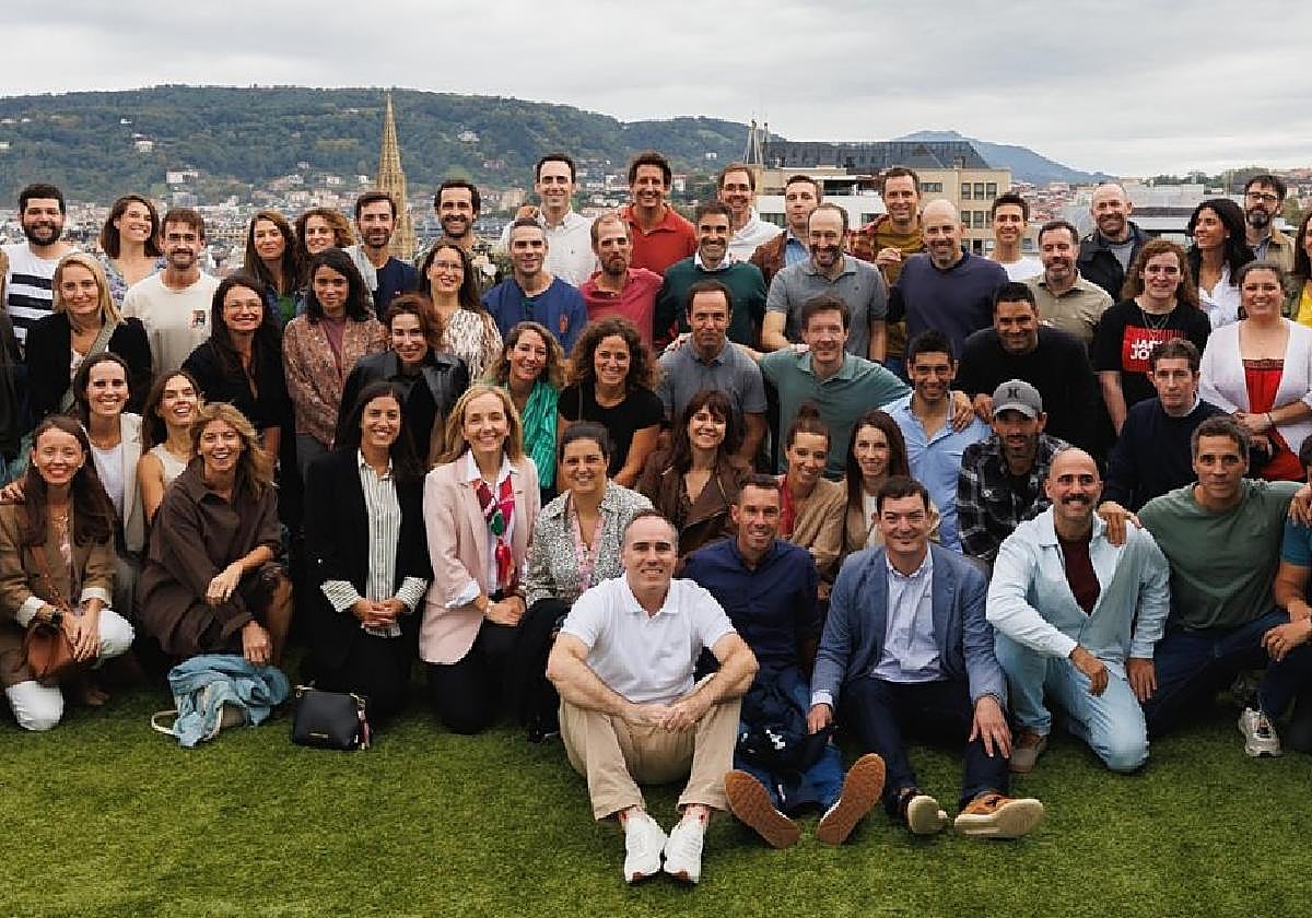 El grupo de alumnos, en la terraza desde donde se divisa toda la ciudad.