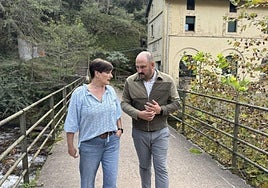 El portavoz Imanol Goenaga, junto con la exconcejala de Servicios Mari Jose Izagirre.