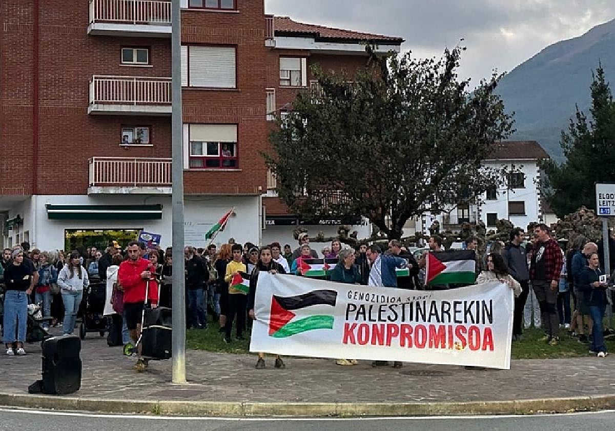 Una de las varias concentraciones celebradas ayer en toda la comarca.