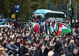 Sentada en Donostia con motivo de la huelga del pasado miércoles para denunciar el genocidio en Gaza.