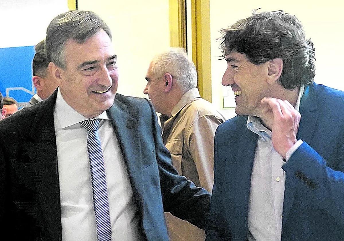El presidente del PNV, Aitor Esteban, y el secretario general del PSE, Eneko Andueza.