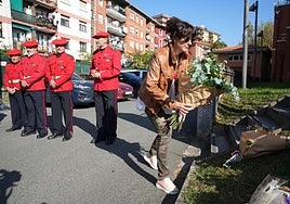 La directora de la Ertzaintza, Victoria Landa, durante la ofrenda floral.