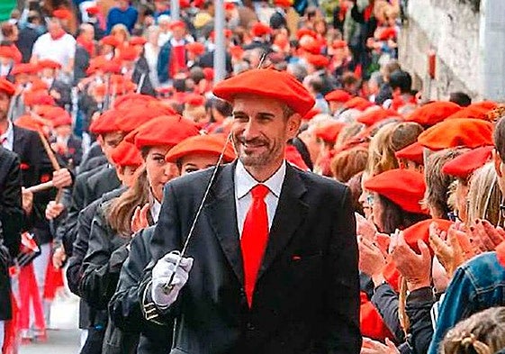Patxi Pérez, desfilando como capitán de la compañía Anaka.