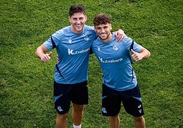 Peru y Balda, sonrientes durante un entrenamiento en Zubieta.