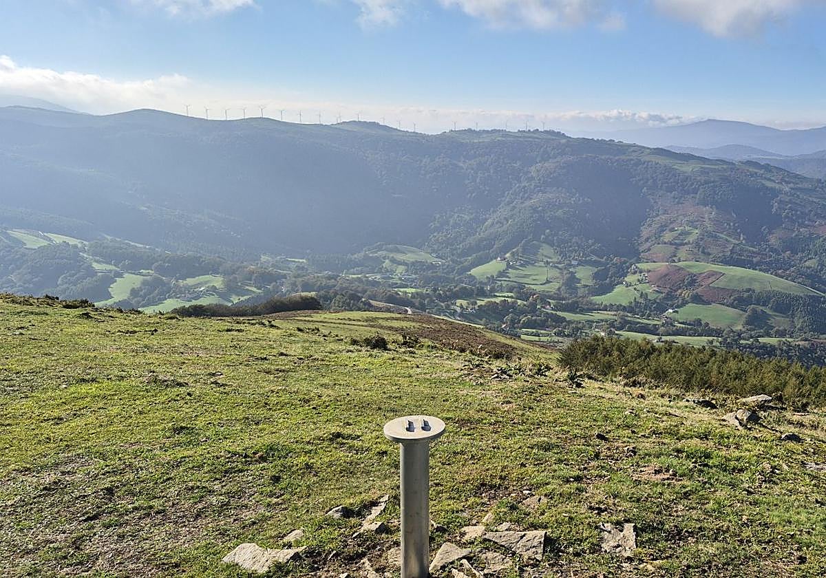 Una discreta cima navarra cobijada por el bosque