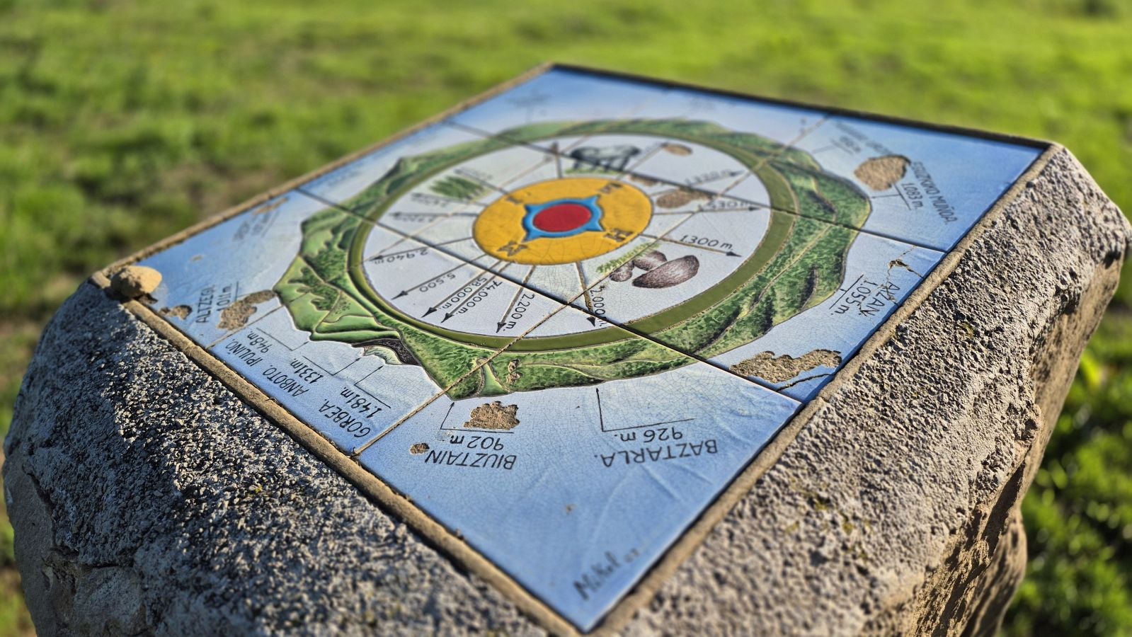 Una discreta cima navarra cobijada por el bosque
