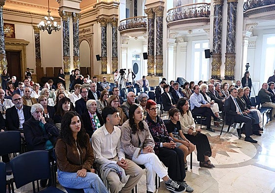 El público siguió con atención el último pleno de Eneko Goia el jueves en el Ayuntamiento de San Sebastián.
