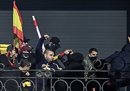 Disturbios entre miembros de la Falange, la Ertzaintza y colectivos «antifascistas», el domingo en Vitoria.
