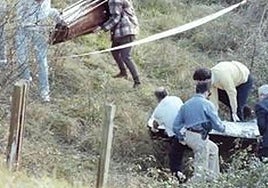 Traslado del cuerpo de Nestor Gandara en enero de 1996.