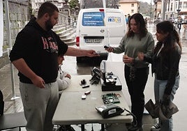 La Salle Berrozpe instalará un punto de recogida en Goikoplaza, del 20 al 24 de octubre, en horario de 11.00 a 13.00 horas.