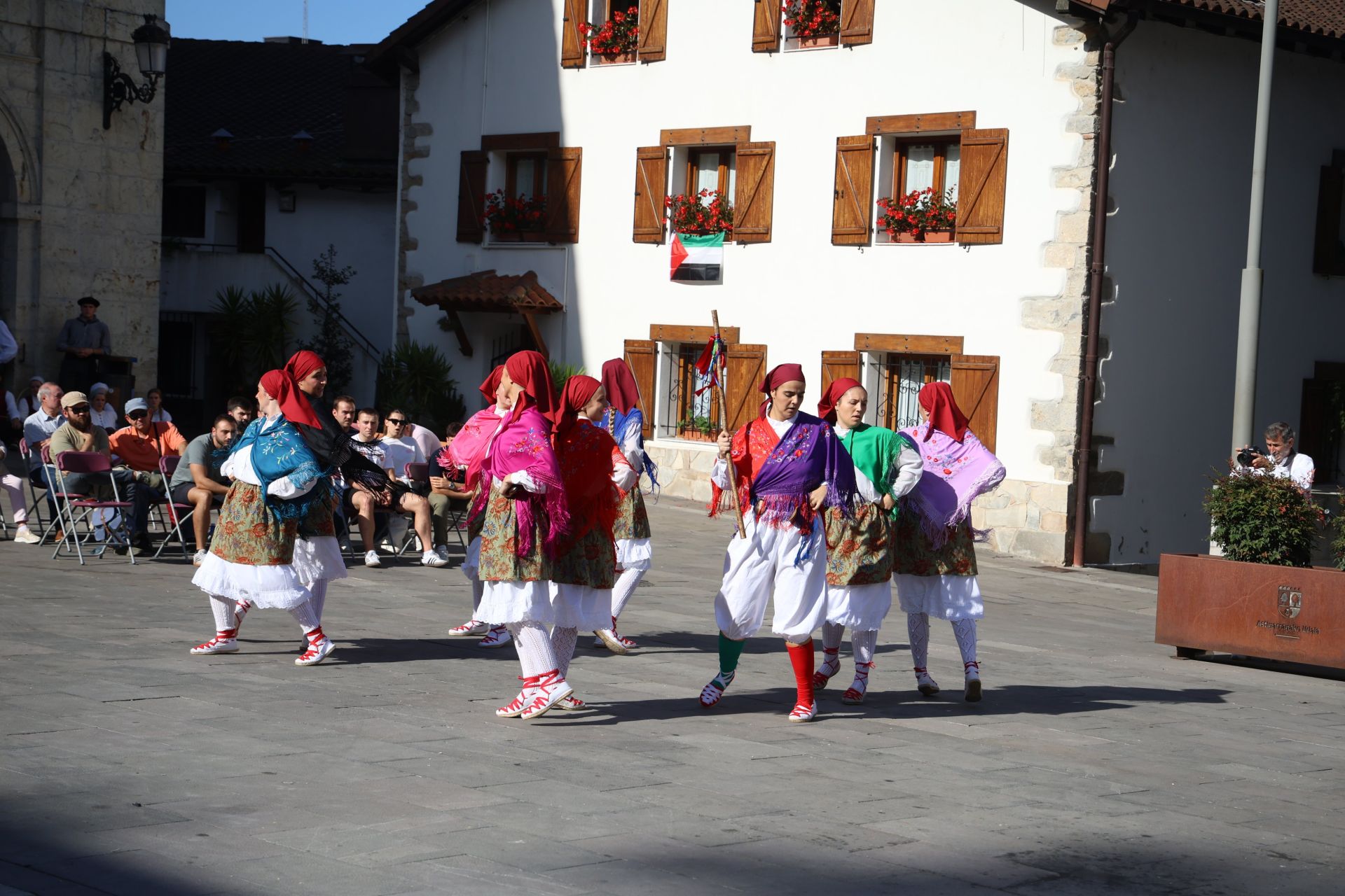 Astigarraga pone la guinda a la Kultur Astea con cien dantzaris