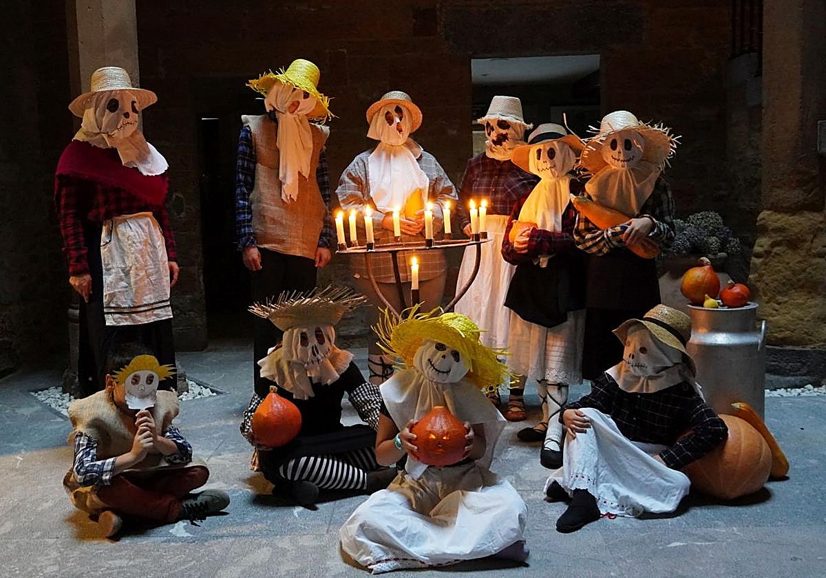 Basazabalen erakutsi dituzte Gau Beltzaren inguruko xehetasunak.