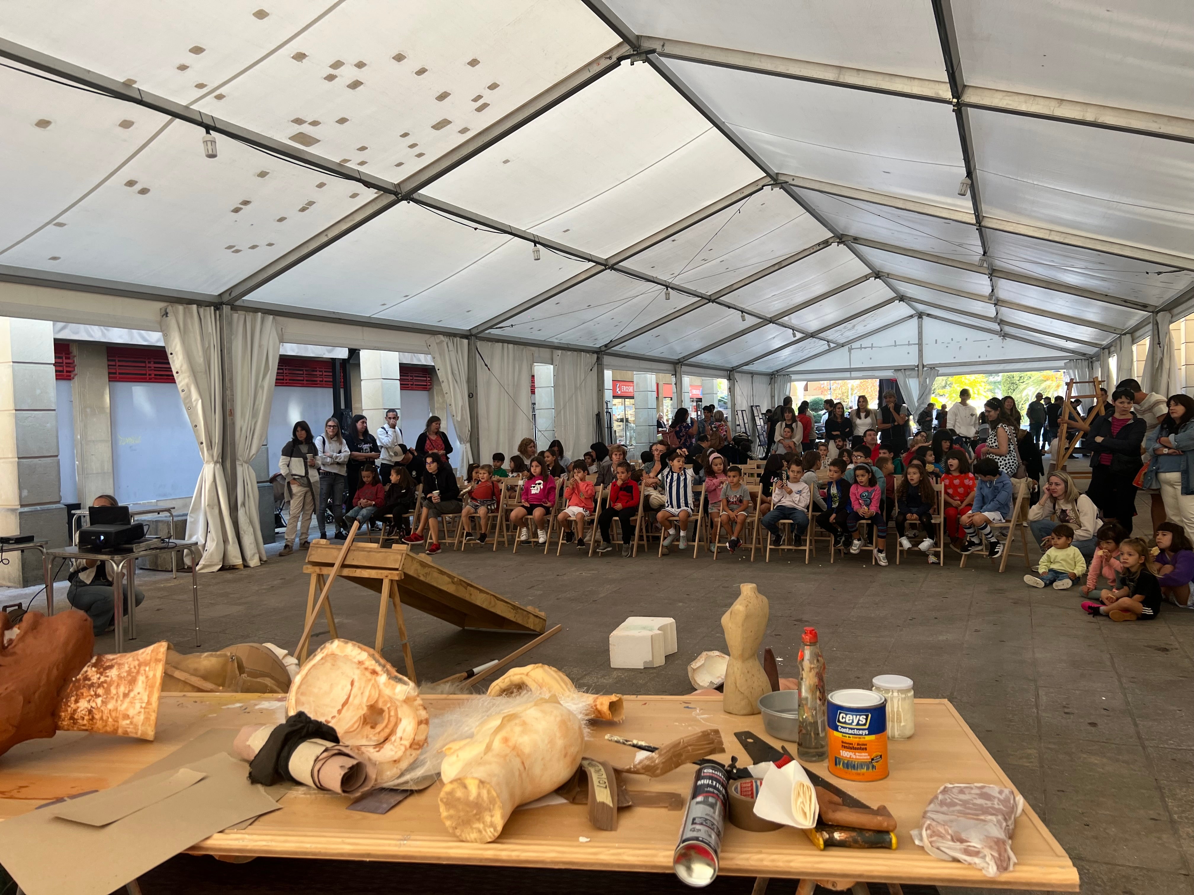 Los gigantes y cabezudos toman las calles Urretxu