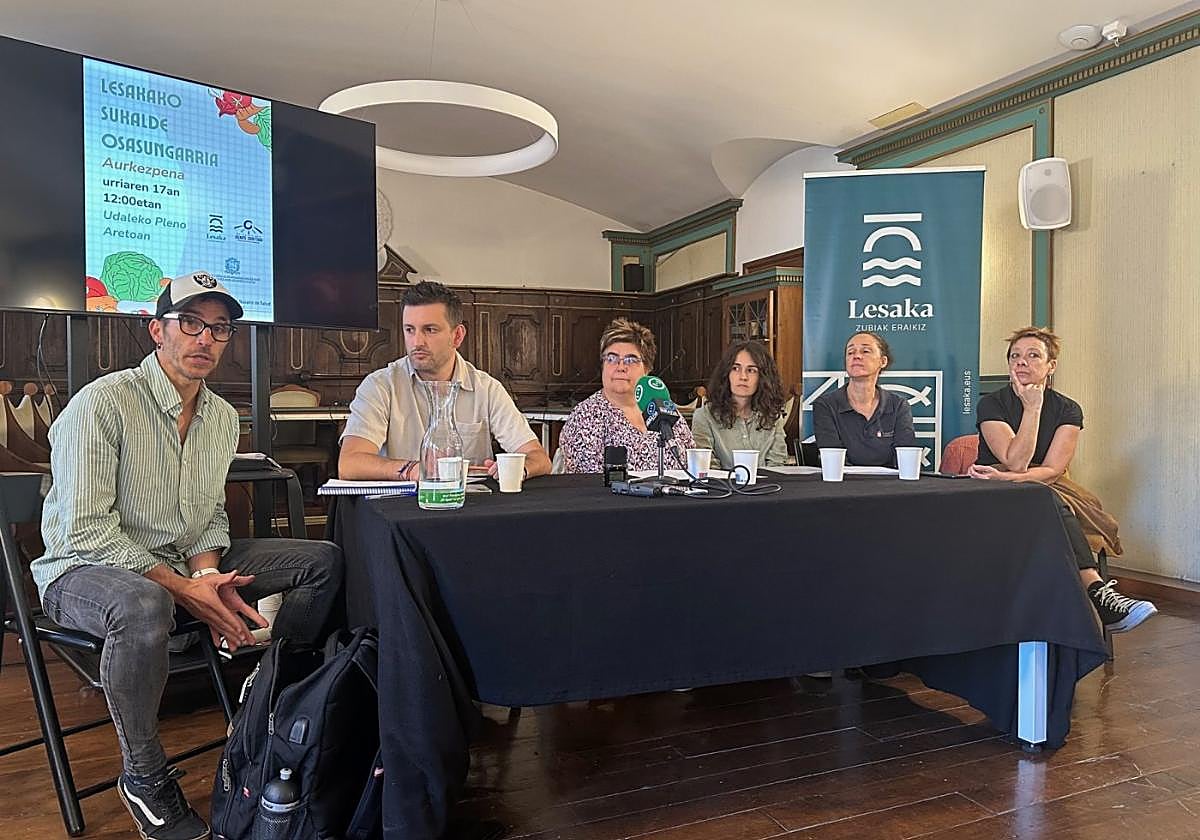 Apezetxea, Satrustegi, Apeztegia, Salinas, Telletxea y López de Uralde, en la presentación.