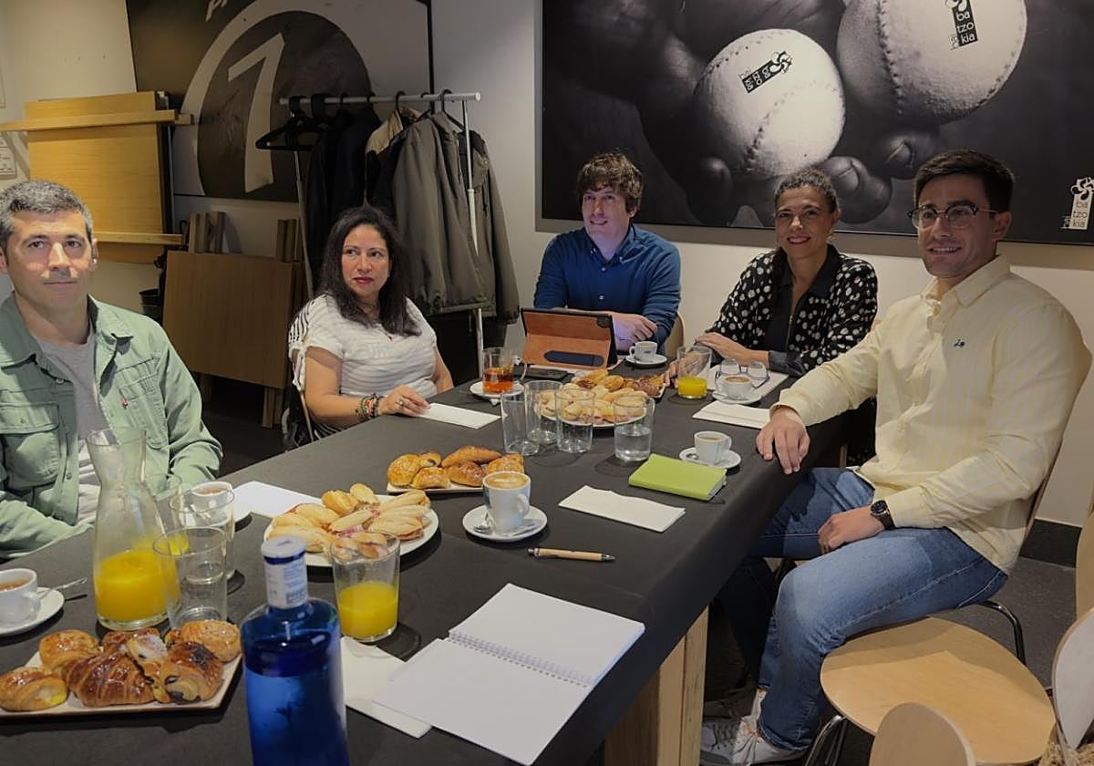 Representantes de EAJ-PNV ofrecieron su valoración municipal en un desayuno de trabajo.