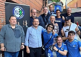 Foto de familia de los participantes del torneo disputado entre los de casa.