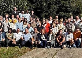 Las vecinas y vecinos de Aiastia que celebraron las 'Bodas de Oro' de la sociedad con una comida en el restaurante Belaustegi.