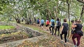 Emakumeak Erretneriako inguruak ezagutzeko aukera izan dute lehen ibillaid neurtuan.