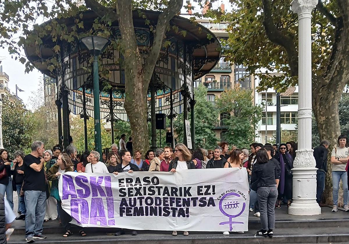 Decenas de personas denuncian el homicidio en el Boulevard.