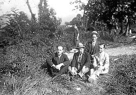 En la zona de Galarreta, esperando el Circuito Automovilístico de Lasarte de 1927.