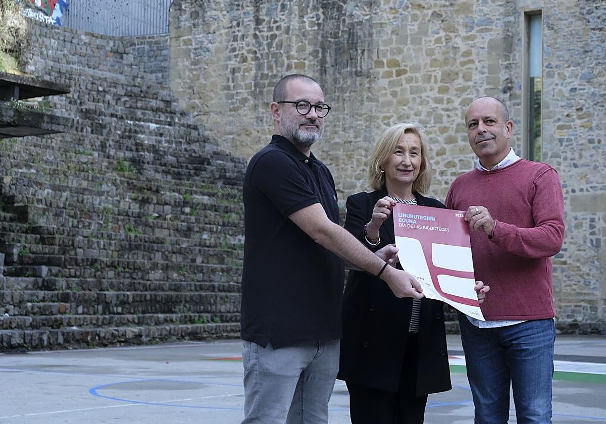 Txemi Valdecantos, Arantza Urkia y Patxi Presa, en la presentación del Día de las Bibliotecas