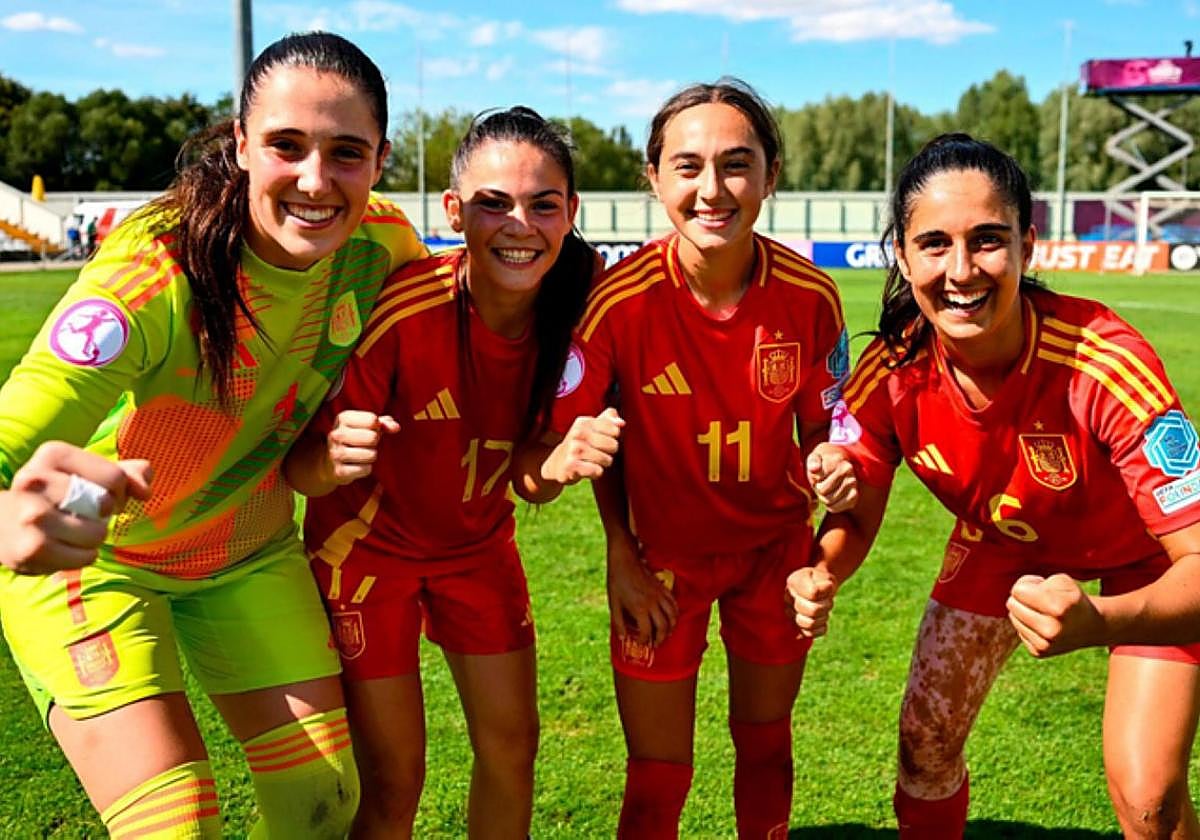 Eunate Astralaga junto a sus compañeras de la Selección Española.