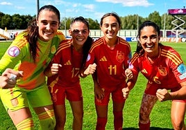 Eunate Astralaga junto a sus compañeras de la Selección Española.