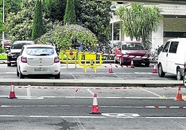 Movilidad ya ha comenzado a pintar las plazas reservadas en Amara Berri.