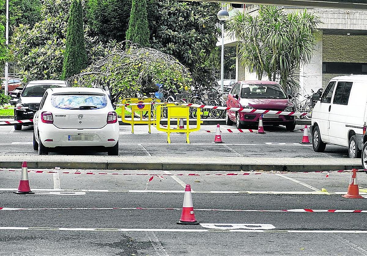 Movilidad ya ha comenzado a pintar las plazas reservadas en Amara Berri.