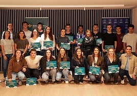 Foto de familia de las Becas al Talento Deportivo Rural Kutxa.