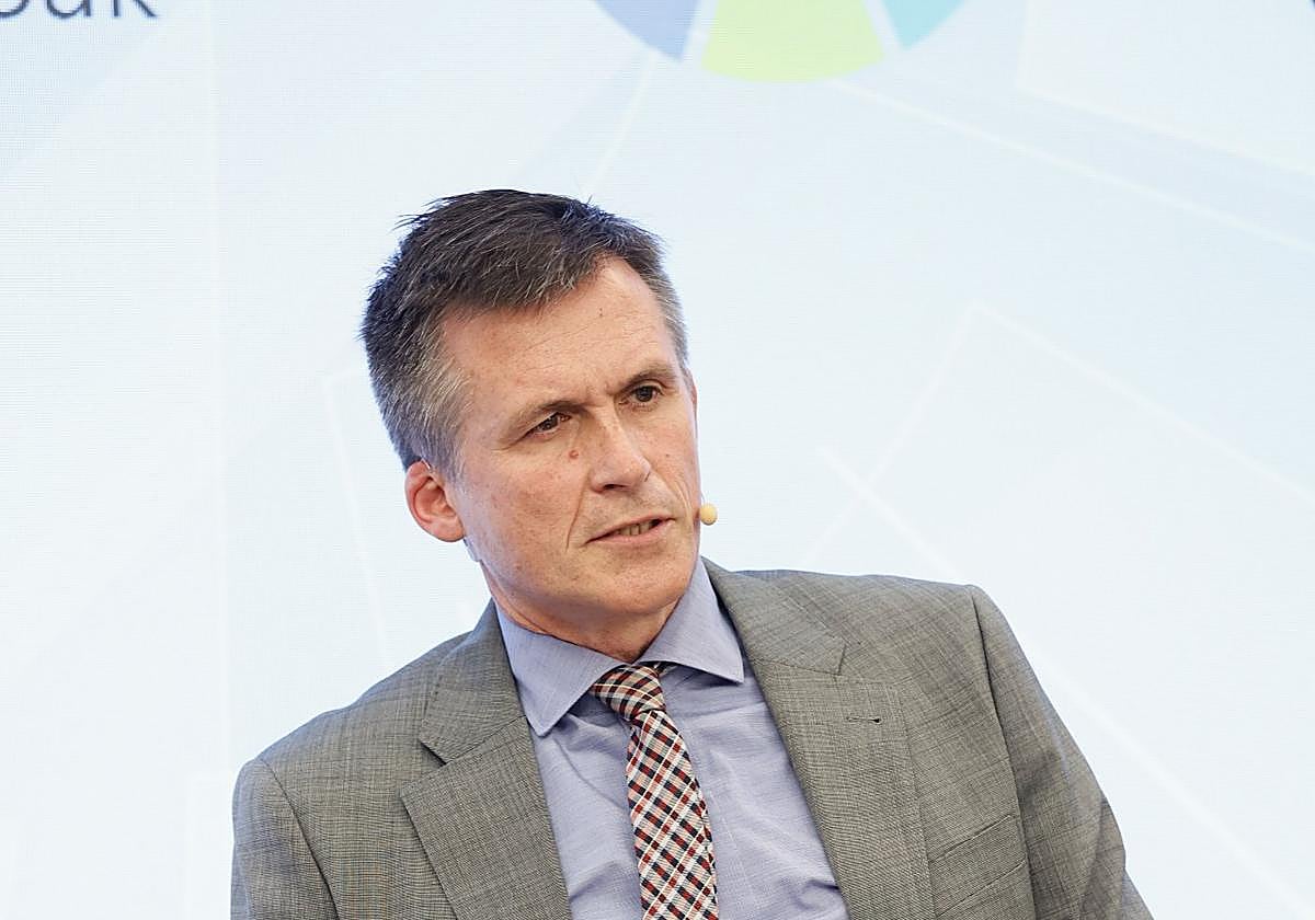 Mancisidor es profesor en Deusto y ha trabajado para la ONU.