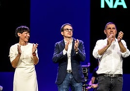 Maddalen Iriarte, Pello Otxandiano y Arnaldo Otegi.