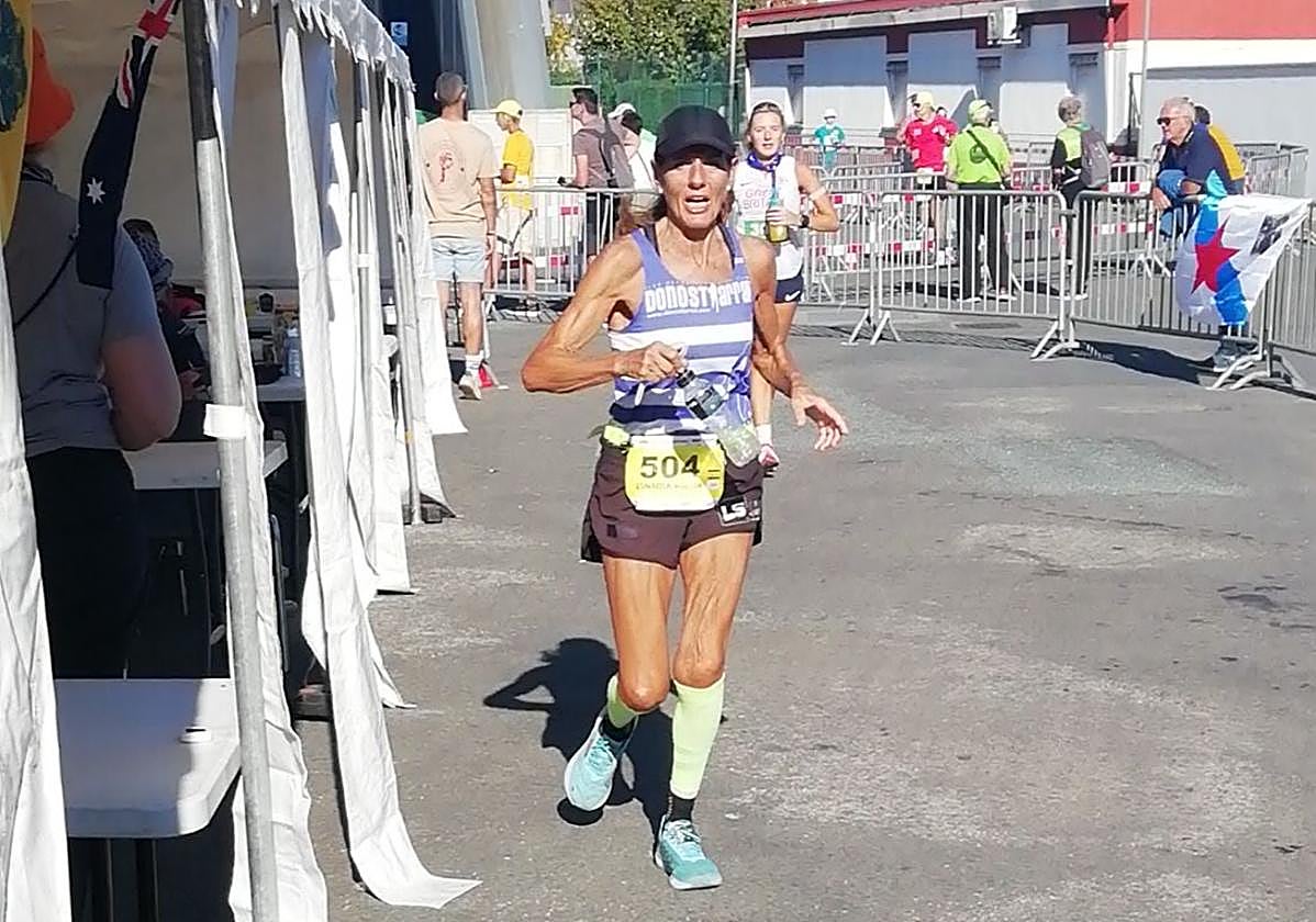 Eva Esnaola, con la camiseta del Donostiarrak, en Albi.