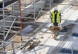 Retiran una pensión vitalicia de 2.987 euros a un albañil porque puede trabajar en otros oficios «exentos de tales esfuerzos»