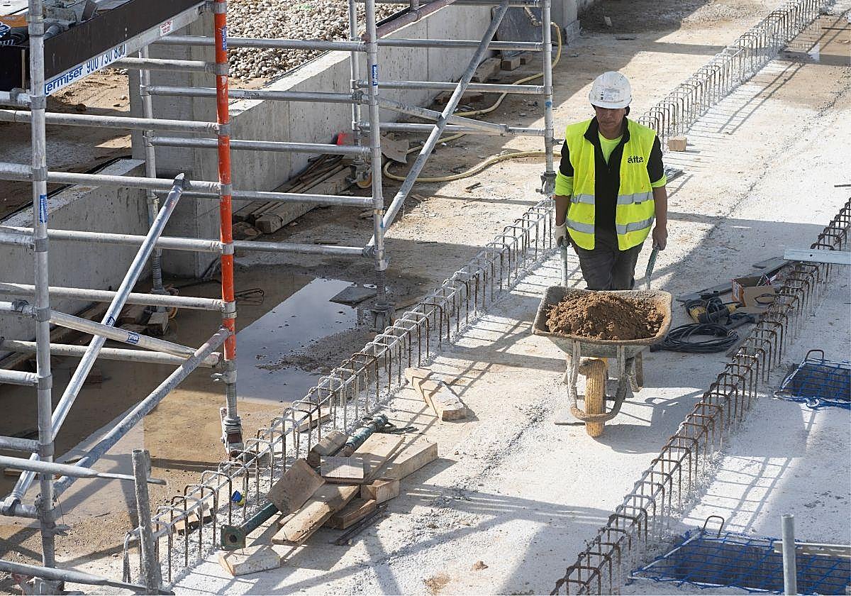 Retiran una pensión vitalicia de 2.987 euros a un albañil porque puede trabajar en otros oficios «exentos de tales esfuerzos»