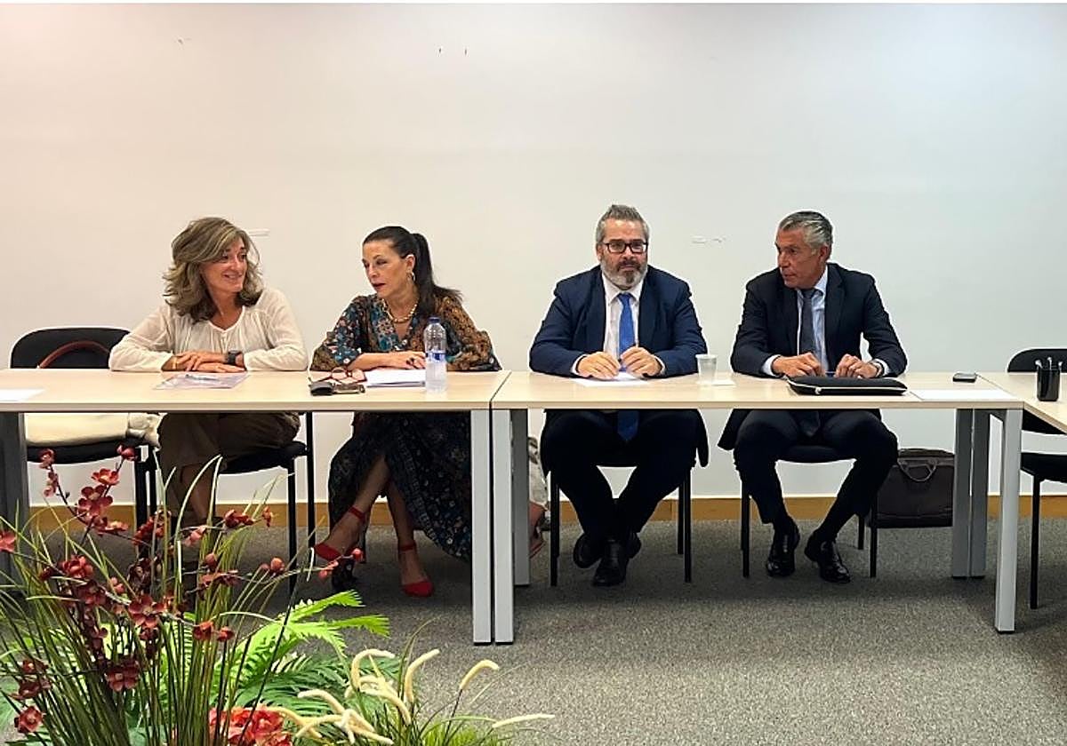 De izquierda a derecha: Nerea Zamacola (Adegi), Virginia Múgica (Confebask), Mikel Andérez (Cebek) y Fernando Raposo (SEA)