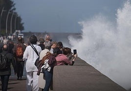 A la espera de la borrasca 'Benjamín', que dejará vientos muy fuertes, olas de más de cinco metros y frío