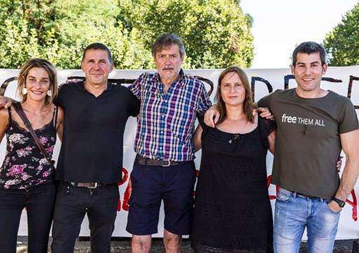 Miren Zabaleta, Arnaldo Otegi, Rafa Diez, Sonia Jacinto y Arkaitz Rodriguez.