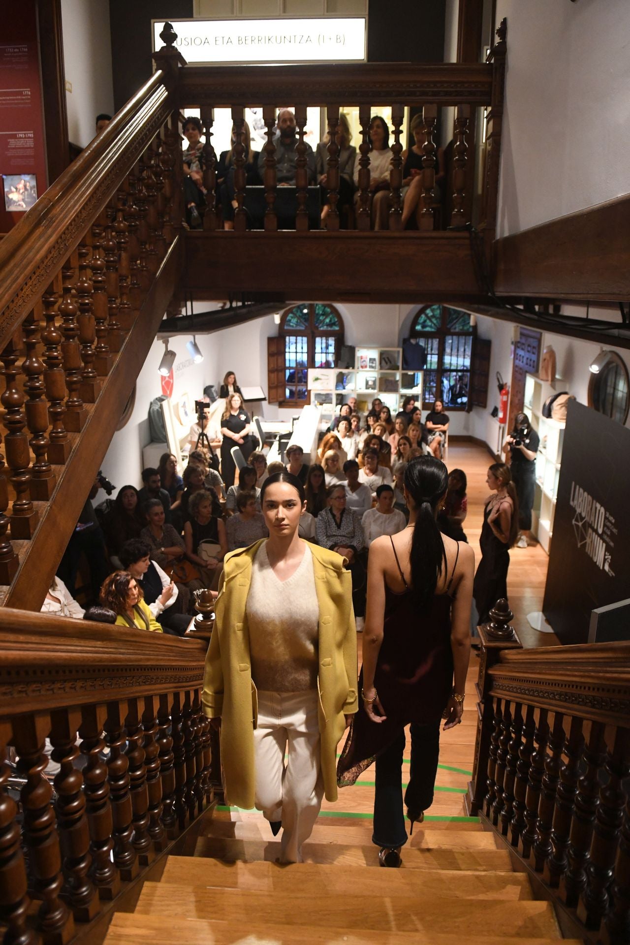 Fashion show en el Laboratorium Museoa de Bergara