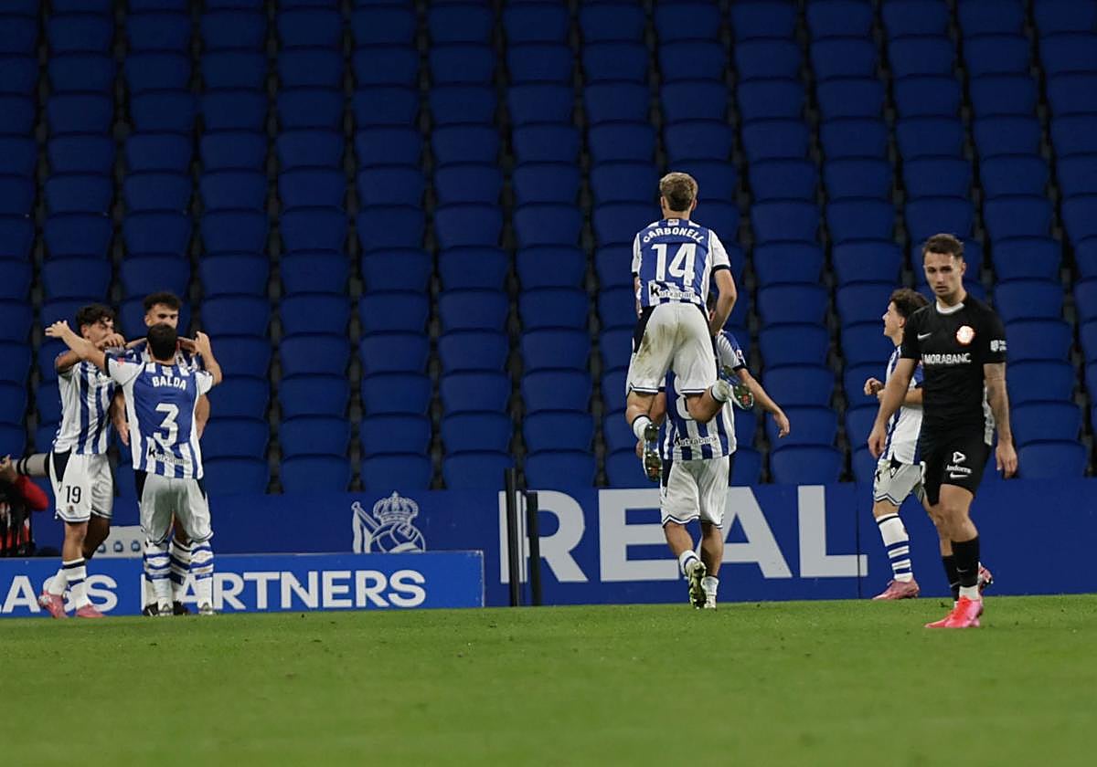 Los jugadores del Sanse celebran con efusividad el gol de Carrera ante el Andorra