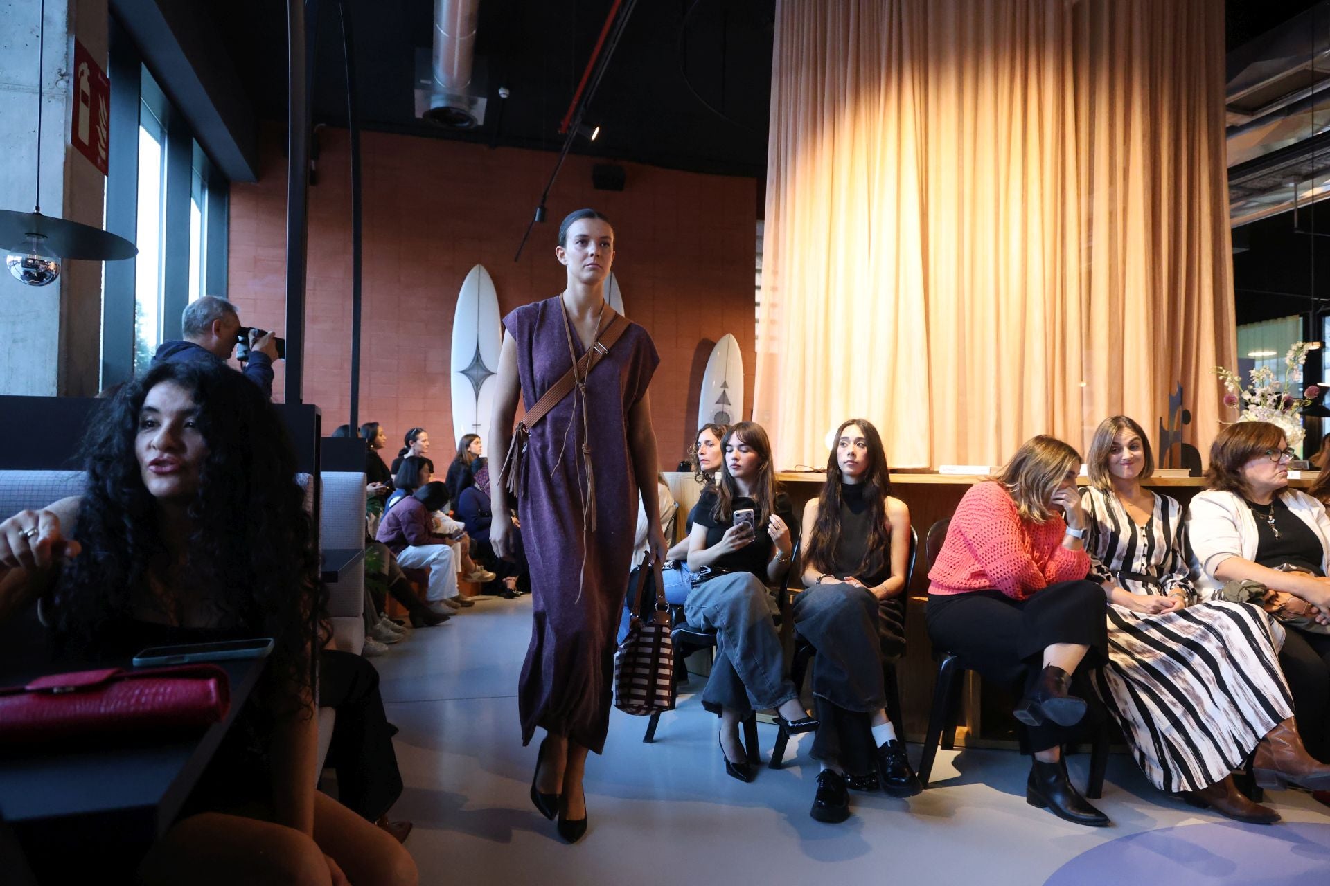 Una veintena de comercios y marcas donostiarras presenta sus propuestas en The Social Hub