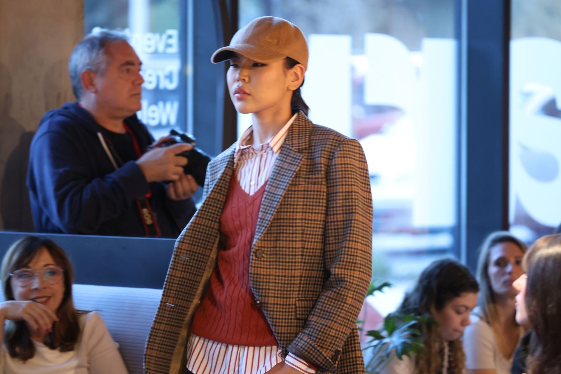 Una veintena de comercios y marcas donostiarras presenta sus propuestas en The Social Hub