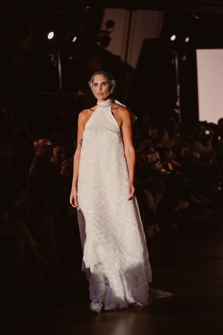 Arquitectura y poesía en el desfile de CLARO Couture