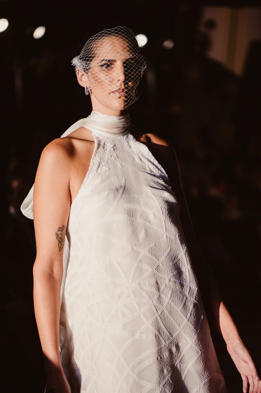 Arquitectura y poesía en el desfile de CLARO Couture