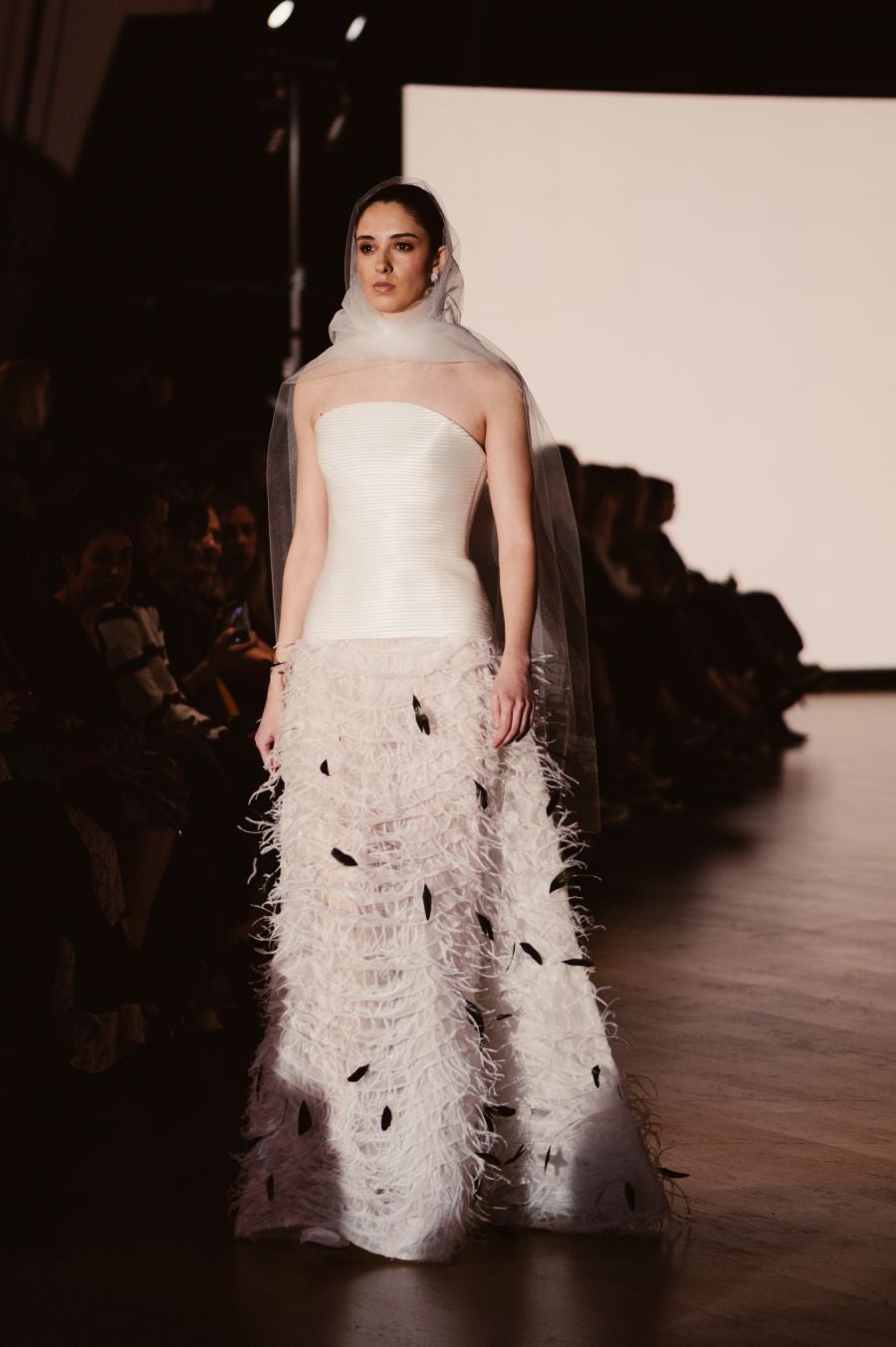 Arquitectura y poesía en el desfile de CLARO Couture