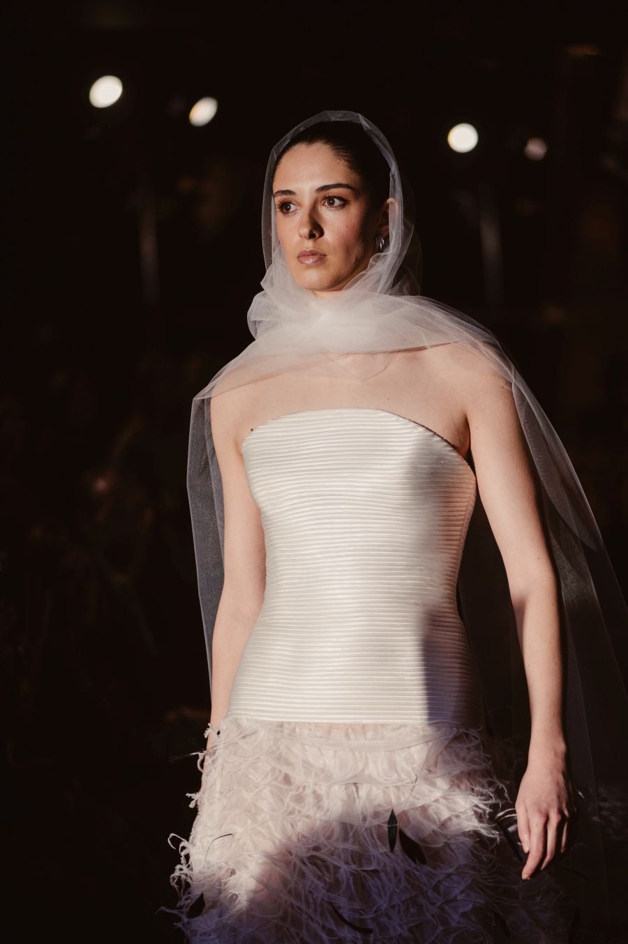 Arquitectura y poesía en el desfile de CLARO Couture