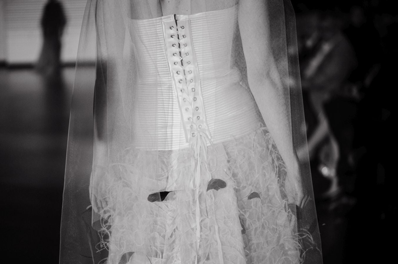 Arquitectura y poesía en el desfile de CLARO Couture